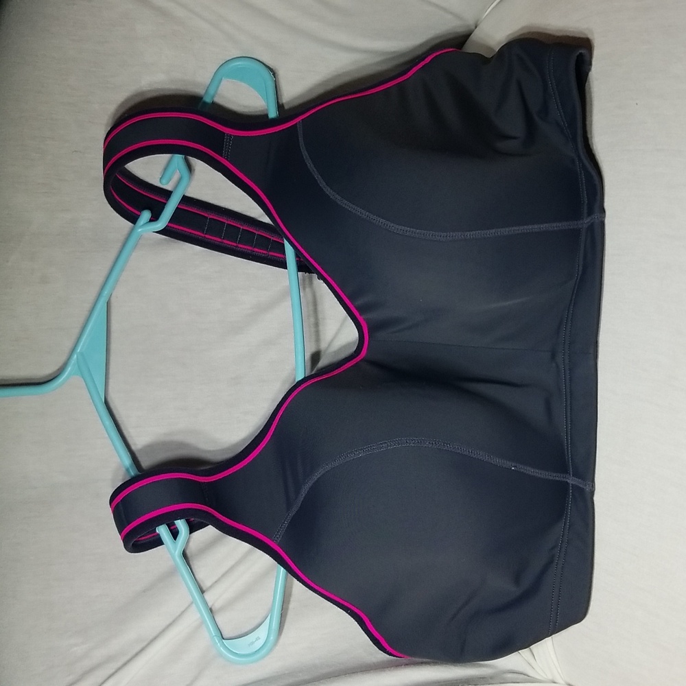 Cacique sport bra size 44D